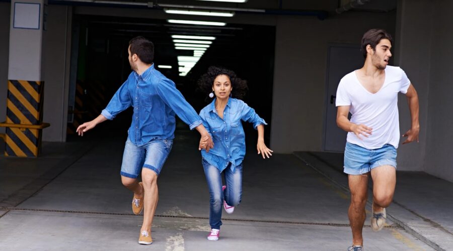 Three-String Raconteur is Rekindled! Make Your Escape.